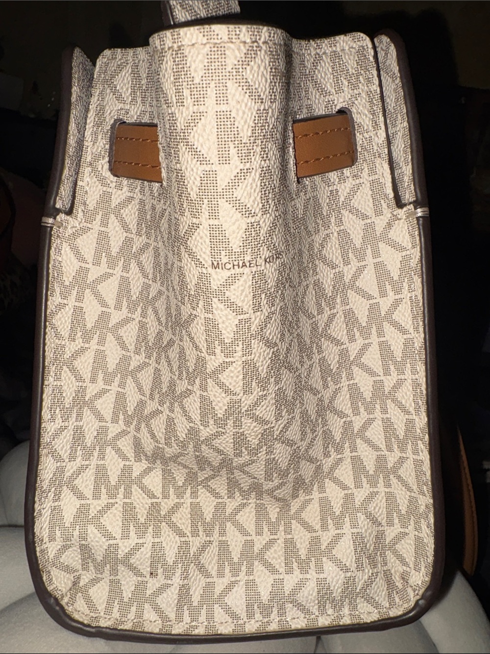 Michael Kors Signature Tote in Vanilla with Acorn Trim and Matching Wallet - Picture 11 of 16